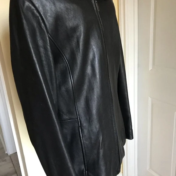 HOST PICK Liz Claiborne Black Leather Jacket w/zipper closure tiny blemish Sz. M - Picture 6 of 11